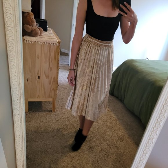 Gold Crushed Velvet Pleated Midi Skirt - Picture 2 of 5
